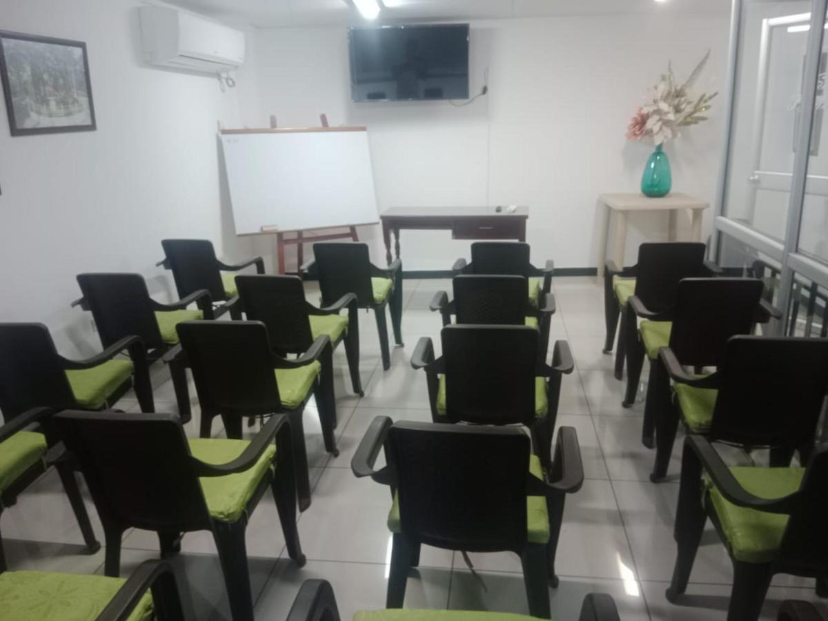 נייבה Hotel Khalifa מראה חיצוני תמונה