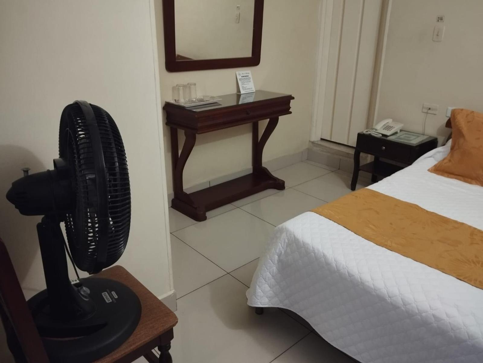 נייבה Hotel Khalifa מראה חיצוני תמונה